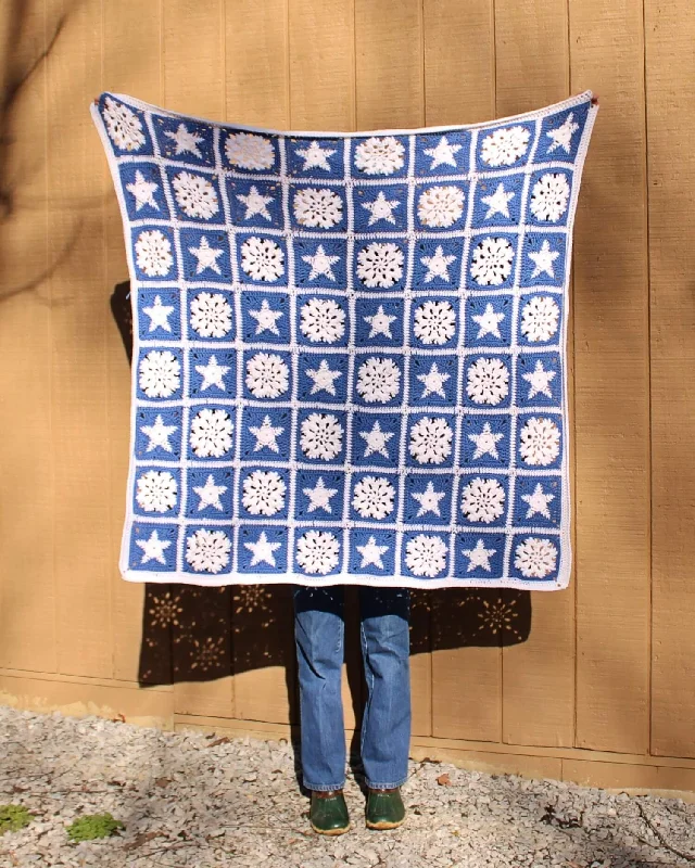 - Automatic temperature adjustment cat bedCrochet Kit - Let It Snow Throw