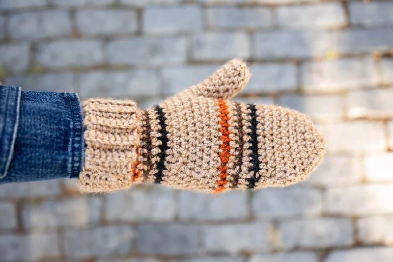  -Anti-scratch scratching board AND cat bed in one4-Color Mittens (Crochet)