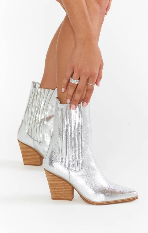 Cali Casual Boot ~ Metallic Silver