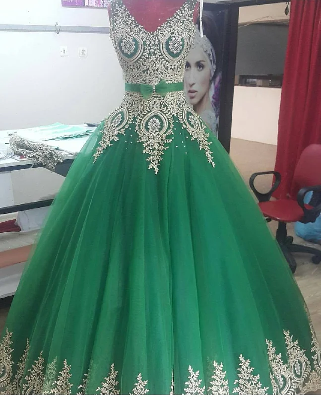 Elegant Gold Lace Appliques V Neck Green Ball Gowns Quinceanera Dresses