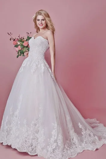 Romantic Sweetheart Floral Lace Applique and English Net Wedding Ball Gown